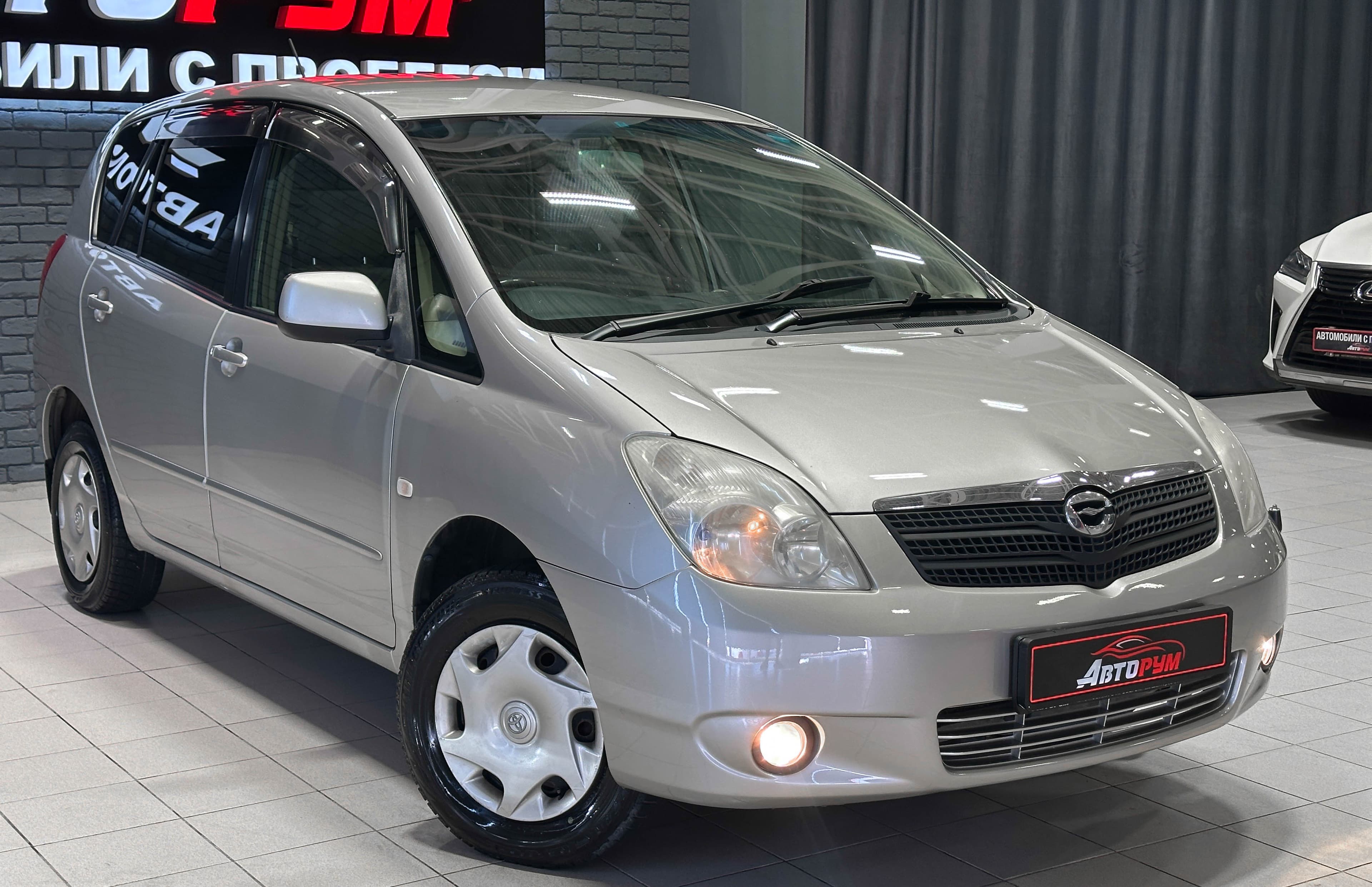 Toyota Corolla Spacio - 5